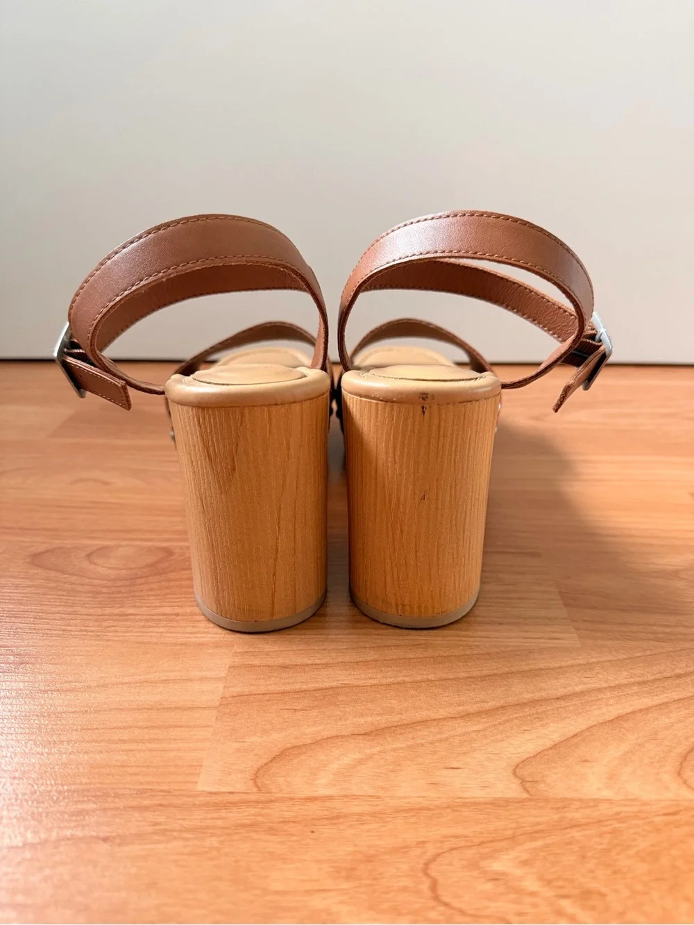 Y2K Universal Thread Tan Heels
